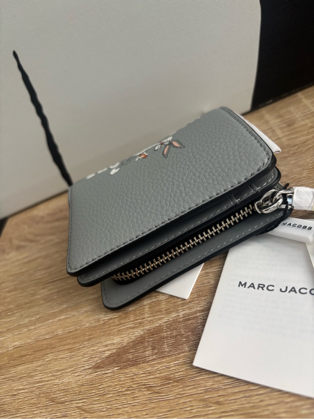 Marc Jacobs Gray Pebbled Leather Wallet with Bugs Bunny Graphic - Picture 7 of 8